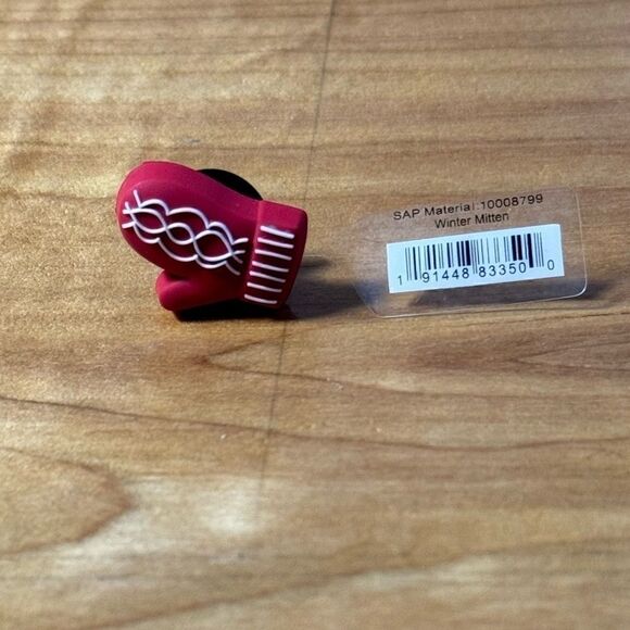 CROCS JIBBITZ CHARM NWT winter mitten - Picture 2 of 3